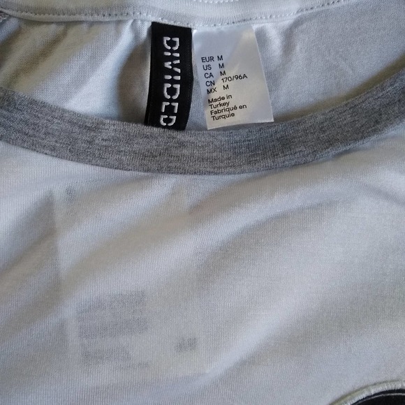 💙 Girls Bite Back H&M Divided Tee NWT M - Picture 4 of 7
